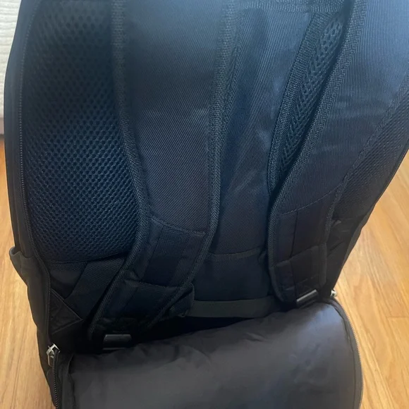 ECO style Black Rolling Laptop/Travel Bag